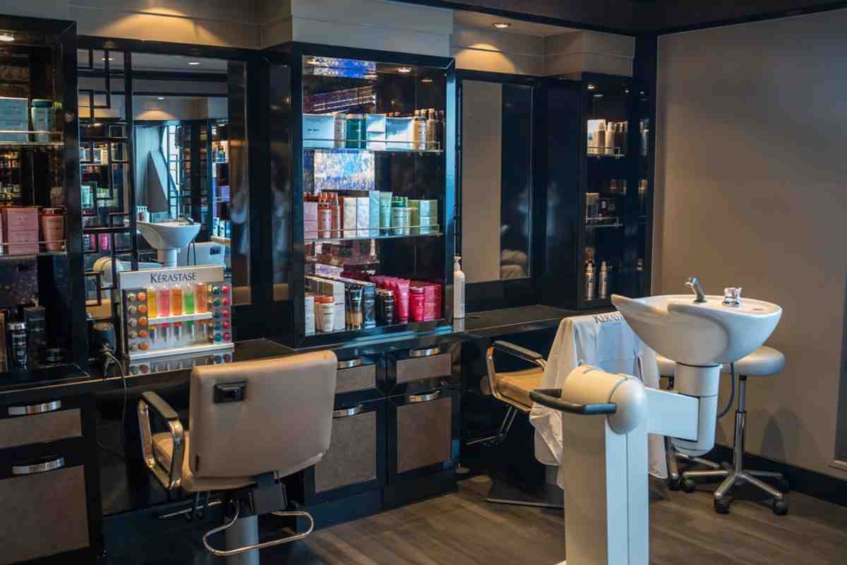 Salon Near Me in Delhi – Best Salons for your Attractive Looks in Delhi