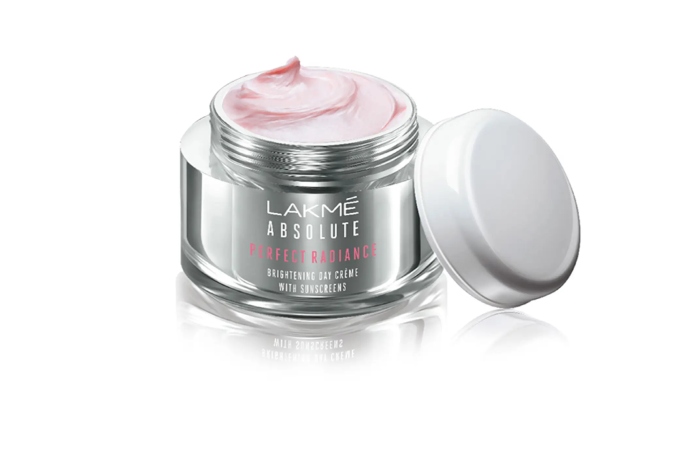 How to Apply Lakme Perfect Radiance.